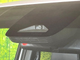 【トヨタセーフティセンス】走行中に前方の車両等を認識し、衝突しそうな時は警報とブレーキで衝突回避と被害軽減をアシスト。より安全にドライブをお楽しみいただけます。