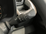 【オートライト】 周囲の明るさに応じて、ヘッドランプを自動的に点灯・消灯してくれるので、とても便利です。