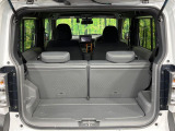 普段のお買い物や通勤、送迎等に十分な荷室スペースを確保しております。セカンドシートを倒すと、大きな荷物の積載も可能です♪