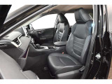 運転席シート廻りは使用感も少なく、良好な状態となっています。前オーナー様が丁寧に使っていたことがよくわかりますね。