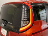 LEDテールライトです。省電力、高輝度のLEDは明るく照らすので夜間運転時の視認性を高めます。スタイリッシュな見た目で細かいところもこだわりたいあなたに!