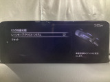 ハンドル操作をアシストすることにより車線からの逸脱回避を支援します。