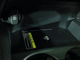 置くだけでワイヤレスで充電可能です。