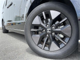 【純正アルミホイール】専用のアルミなので、お車のイメージにぴったり!!社外のアルミやスタッドレスタイヤも取り扱いございます!!ドレスアップもカスタマイズもお任せください!!