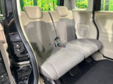 後部座席も気になるようなキズ・汚れやへたり等、大きなダメージはなく、良好な状態です。