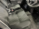 痛みの出やすい運転席シートの角、フロアマット、座面、ともに良好です