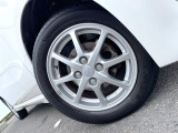 【純正14インチアルミホイール】外観にマッチした純正アルミホイールを装着しております。各種社外アルミホイールや、スタッドレスタイヤも取扱いしております。是非ご相談ください♪