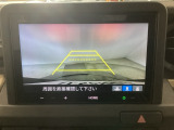 【バックカメラ】運転が苦手な方も車庫入れラクラクです!ギアをリバースに入れれば自動的に切り換わりますので、面倒な操作は不要です♪狭い駐車場もお車を傷つけず安心ですね!
