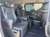 【 セカンドシート 】2列目も広々お乗りいただけます。