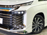 【LEDヘッドライト】悪天候や夜間走行時も良好な視界を確保し安心して運転できる高輝度LEDヘッドライトを装備!点灯速度が早く、消費電力も抑えられています。