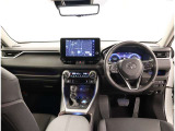 オシャレなインテリアで運転する気分も盛り上がりますよね^^