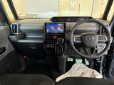 見易い計器類と運転し易いドライビングポジションは、視角も少なく前方&左右の見切りが良く運転し易いクルマです