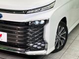 【LEDヘッドライト】悪天候や夜間走行時も良好な視界を確保し安心して運転できる高輝度LEDヘッドライトを装備!点灯速度が早く、消費電力も抑えられています。