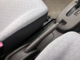 【レバー式サイドブレーキ】