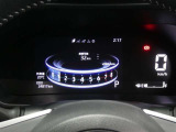 各操作スイッチは使いやすい位置に配置され、とっても見やすいメーターです。夜間時はラグジュアリーな気分にさせてくれる照明が魅力ですので、夜のドライブも楽しみになりますよ♪