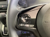 ステアリングにオーディオ操作スイッチが付いています。オーディオ画面に直接タッチしなくても操作が出来ますので、運転に集中できます。