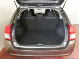 開口部の広いラゲージスペースは、荷物をラクラク積み込めます。