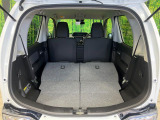 後席を格納すると、これだけの広さが!シーンに合わせたシートアレンジで、大きな荷物も積むことが出来ます♪
