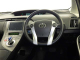 運転席まわりです。 各操作スイッチは使いやすい位置に配置されてます。