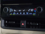車内を快適に、オートエアコンを装備しています。