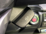 【ステアリングヒーター】冬場に冷たくなりやすい革巻きステアリングを、スイッチ一つで素早く適温に!エアコンよりも早く温まってくれるので、寒い日の運転も快適になりますね♪