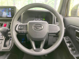 インテリアに合わせたデザインのステアリングは、運転される方のことも考え、運転しやすい形状、大きさです。是非一度、実際に触ってお確かめください。