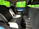 後部座席も気になるようなキズ・汚れやへたり等、大きなダメージはなく、良好な状態です。