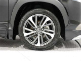 タイヤサイズは(225/50R18)で純正アルミホイールです。