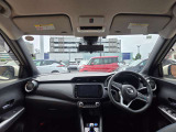 フロントガラスも大きく開放感がありますので、視界が広く運転がとてもし易いです!