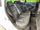 後部座席も気になるようなキズ・汚れやへたり等、大きなダメージはなく、良好な状態です。
