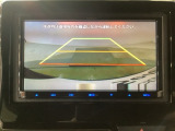 【バックカメラ】運転が苦手な方も車庫入れラクラクです!ギアをリバースに入れれば自動的に切り換わりますので、面倒な操作は不要です♪狭い駐車場もお車を傷つけず安心ですね!