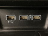 【USBポート】USBポートも装備されています、スマートフォンの充電やオーディオに連携も可能です、今や欠かせない装備の一つです!