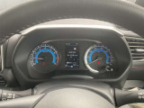 視認性の高いメーターで運転情報を的確に把握できます