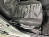痛みの出やすい運転席シートの角、フロアマット、座面、ともに良好です
