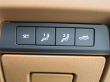 運転席はメモリー機能付きの電動シートです。