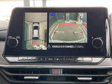 アラウンドビューモニターは、車両の周囲を360度見渡せるカメラシステムです。駐車時の死角をなくし、安全な運転をサポートします。駐車時の死角をなくして、安心・安全な運転を実現できます。