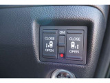 【パワースライドドアスイッチ】運転席から、後部座席の開け閉めが可能なボタンです!ワンプッシュで作動するので、手が塞がっている人などサポートに便利ですね♪