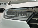 LEDヘッドライトは、点灯の瞬間から最大光量を発揮し、突然暗くなるトンネルなどでの安定感を高めます。