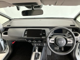 【前方視界】開放的な前方視界!運転がしやすく疲れにくいです♪窓が大きく、見通しがとっても良いおクルマですよ♪