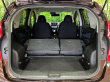 後席を格納すると、これだけの広さが!シーンに合わせたシートアレンジで、大きな荷物も積むことが出来ます♪