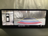 狭い場所での駐車やすれ違いなどでより的確な運転操作に役立つ360&deg;ビューモニターが装備されています。