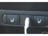 運転席と助手席にシートヒーターが付いています。