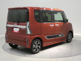 【安心の視認性】スクエアな形状で、バック駐車時の車両感覚もつかみやすいです。後方からの視認性も良く安全なドライブをサポートします。