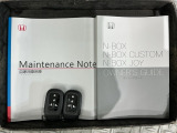 スマートキーは鍵をバッグに入れたままでもドアロックの開閉やエンジンのON・OFFができます。夜間や雨の日も鍵を探さなくて良いので便利です。