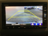 バックモニター付きで、車庫入れやバック時の後方確認をサポート。