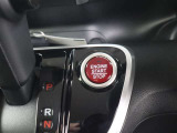 【スマートキー】を車の中に持ち込んでブレーキを踏みボタンを押すだけでエンジンスタート!キーを取り出し刺したり・回したりが無くとても便利です☆