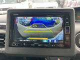 バックカメラも付いています! 運転が不慣れな方でも安心して駐車が可能です!