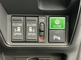 狭い所でも乗り降り楽々な両側電動スライドドアです!燃費の向上に有効なECONスイッチ、障害物との距離が近づくと音声やアラーム・ディスプレイ表示で知らせてくれる障害物センサー付きです!