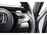 Hondaセンシングの機能のひとつ、アダプティブクルーズコントロール付!アクセルから足を離しても設定したスピードと前車との車間を保ち走行してくれます!車線維持もアシスト☆高速道路で疲労軽減ですね☆