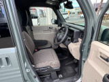 長時間運転しても疲れにくいシートとなっております☆